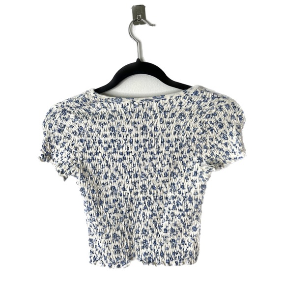 GORGEOUS Hollister blue and white floral top! C9 - Picture 5 of 7